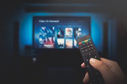 Xử phạt hai đơn vị truyền hình trả tiền vi phạm quy định sở hữu vốn