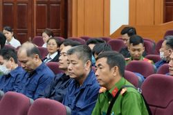 Vụ buôn lậu 200 triệu lít xăng dầu: 2 'ông trùm' được giảm án