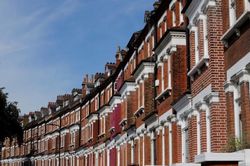 Người đi thuê nhà ở London (Anh) chật vật vì giá tăng vọt