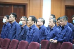 2 ông 'trùm buôn lậu' xăng được giảm án