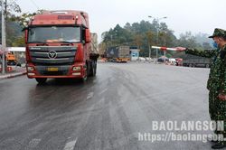 Tích cực điều tiết giao thông tại khu vực cửa khẩu