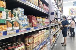 Người tiêu dùng Việt vẫn mạnh tay chi tiêu hơn so với thế giới