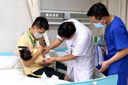 Bé 6 tháng tuổi phải cắt bỏ thận vì dị tật hiếm gặp