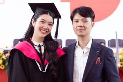 Á hậu Thúy Vân tốt nghiệp đại học ở tuổi 30