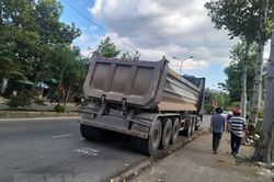 Bình Thuận: Xe máy tông vào đuôi xe bồn làm hai người chết