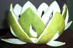 Ăn bưởi xong đừng vứt bỏ vỏ đi, tận dụng vào 6 việc nhà hữu ích, tiết kiệm một khoản đáng kể