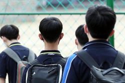 Cách xử lý của một bà mẹ khi con trai bị bạo lực học đường