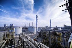 Tranh thủ dầu Nga đang rẻ, các nước vùng Vịnh… mua về dùng