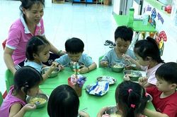 Đảm bảo an toàn thực phẩm ở bếp ăn trường học
