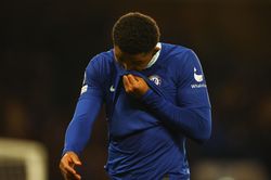 Chelsea sụp đổ với bi kịch nhà giàu cũng khóc