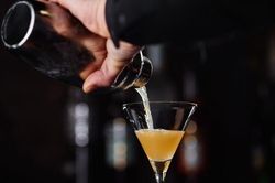 7 loại cocktail ngon nhất được phục vụ trên máy bay