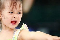 Cha mẹ làm hư con bởi áp dụng những kiểu dạy tưởng là đúng này