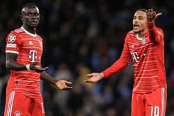 Leroy Sane và Sadio Mane có màn thay người khó xử nhất lịch sử, khiến fan Bayern dở khóc dở cười