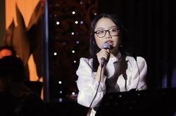 Phương Mỹ Chi hát 'Người tình mùa đông' bằng 5 thứ tiếng gây sốt mạng xã hội