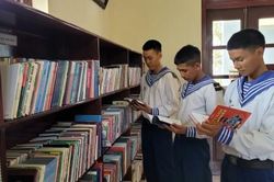 Đọc sách ở Trường Sa