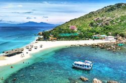 Bãi tắm đôi Nha Trang, thiên đường nghỉ dưỡng của giới trẻ