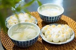 Nắng nóng nhưng bánh trôi, bánh chay Tết Hàn thực vẫn hút khách