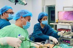 Loại bỏ khối nang gan 'khủng' cho bệnh nhân 86 tuổi