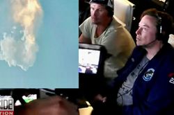 Tỷ phú Elon Musk thẫn thờ nhìn Starship- tên lửa lớn nhất hành tinh trị giá 3 tỉ USD bị nổ tung