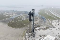 Cận cảnh vụ phóng tàu vũ trụ khổng lồ của SpaceX