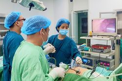 Loại bỏ nang gan khổng lồ trong cơ thể nữ bệnh nhân