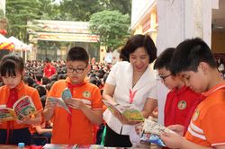 Học sinh Tràng An háo hức trong Ngày hội Sách và STEM
