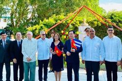 Từ quảng trường vừa được mang tên Hồ Chí Minh ở La Habana