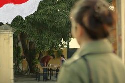 'Gia đình mình vui bất thình lình' tập 14: Công đuổi vợ về để ăn trưa với Mai