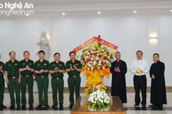 Bộ Tư lệnh Quân khu 4, Bộ Chỉ huy Quân sự tỉnh chúc mừng tòa Giám mục Giáo phận Vinh