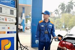 Sau 2 lần tăng mạnh, giá xăng giảm hơn 600 đồng xuống 23.639 đồng/lít