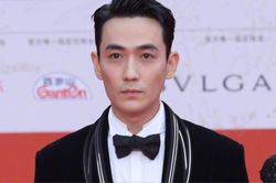 Nữ diễn viên nổi tiếng bất ngờ bỏ chạy khi nhìn thấy tình cũ Triệu Lệ Dĩnh