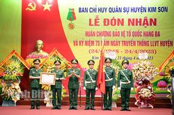 Lực lượng vũ trang huyện Kim Sơn đón nhận Huân chương Bảo vệ Tổ quốc hạng Ba