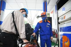 Giá xăng, dầu đồng loạt giảm