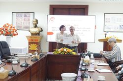 Trao trả hồ sơ, kỷ vật của cán bộ nhà giáo đi B
