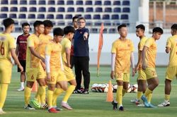 Hậu vệ U22 Việt Nam tiết lộ cách huấn luyện mới của HLV Troussier, giải bài toán trước SEA Games 32