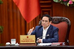 Thủ tướng: Khẩn trương trình phương án cơ cấu lại các tổ chức tín dụng yếu kém