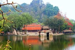 Khai mạc 'Hành trình du lịch văn hóa lịch sử' khám phá chùa Thầy
