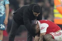 Arsenal dâng Premier League cho Man City, Mikel Arteta không đỡ nổi