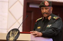 Tư lệnh quân đội Sudan cam kết tạo điều kiện các nước sơ tán công dân