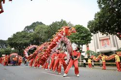 Đoàn rước truyền thống đình Kim Ngân quanh phố cổ Hà Nội