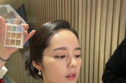 'Tượng đài nhan sắc' Han Ga In khoe góc nghiêng đỉnh cao