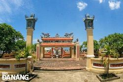 Thăm khu lăng mộ Ông Ích Khiêm