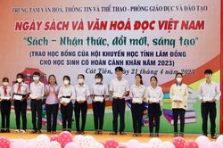 Trao 35 suất học bổng tặng học sinh có hoàn cảnh khó khăn của huyện Cát Tiên, tỉnh Lâm Đồng