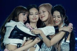BLACKPINK bùng nổ tại Coachella: Vũ công phụ họa khẳng định 'làm nên lịch sử', fan quốc tế gọi là niềm tự hào Châu Á