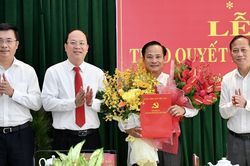 Thành ủy TPHCM trao quyết định cán bộ ở huyện Bình Chánh