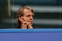 Bị loại khỏi Champions League - Chủ tịch Chelsea nhận lỗi