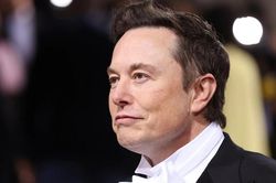 Người dùng Twitter phản đối việc Elon Musk 'tặng' tick xanh cho người nổi tiếng