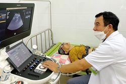 Đông Sơn (Thanh Hóa): Khám bệnh, cấp phát thuốc miễn phí cho người nghèo, gia đình chính sách