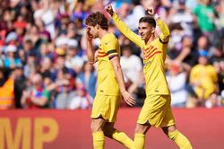 'Siêu dự bị' Ferran Torres ghi bàn, Barcelona hạ Atletico để xây chắc ngôi đầu Liga