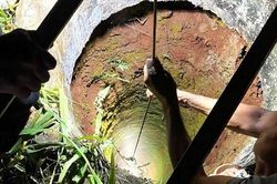 Cứu sống người phụ nữ rơi xuống giếng sâu 18m ở Đắk Lắk